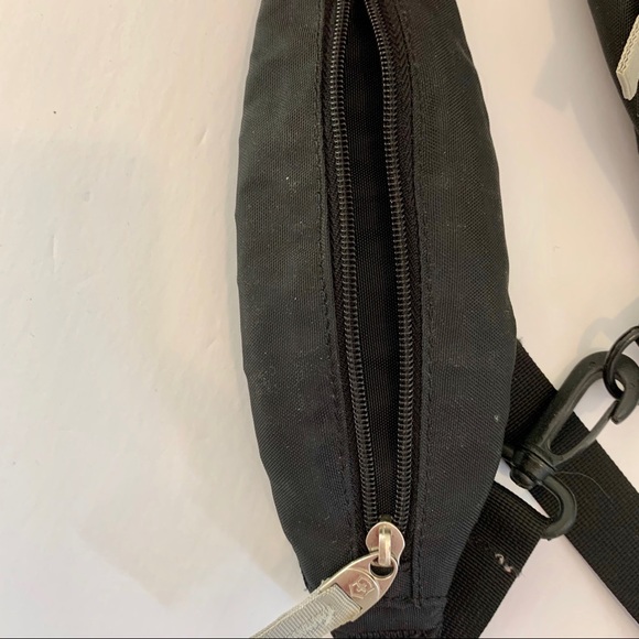 Victorinox Dual-Compartment Monosling - Picture 14 of 15